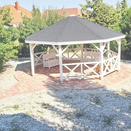 In Alsoers Mit Garten Und Terrasse Apartment