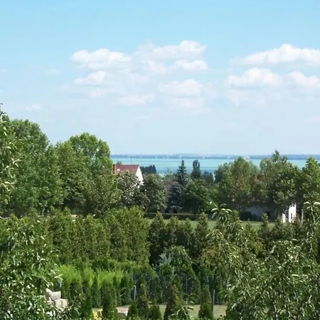 In Alsoers Mit Garten Und Terrasse Apartment