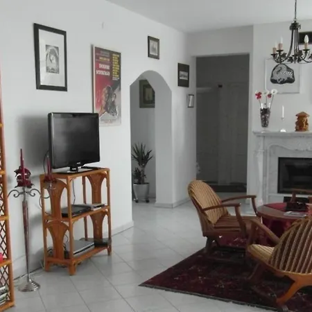 Apartment In Alsoers Mit Garten Und Terrasse